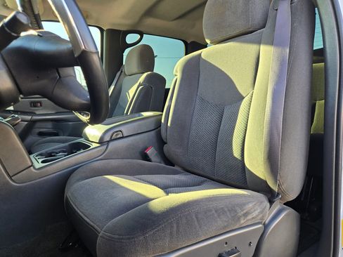 Used 2007 Chevrolet Silverado 2500 LT w/ Heavy-Duty Power Package image 10