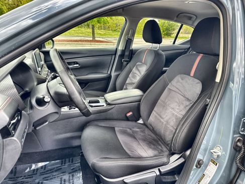 Used 2025 Nissan Sentra SR FWD image 10