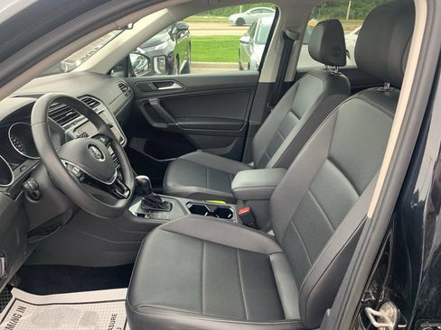 Used 2020 Volkswagen Tiguan SE w/ Panoramic Sunroof Package FWD image 13