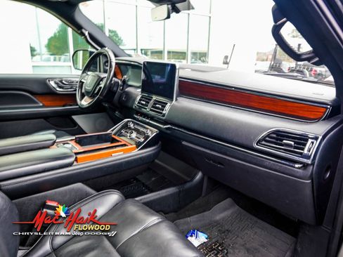 Used 2019 Lincoln Navigator Reserve image 3