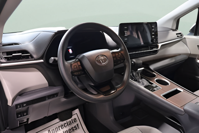 Used 2022 Toyota Sienna LE FWD image 13