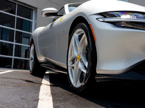 Used 2022 Ferrari Roma RWD image 12