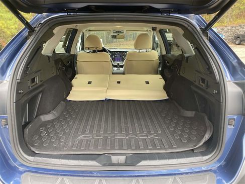 Used 2020 Subaru Outback Premium image 9