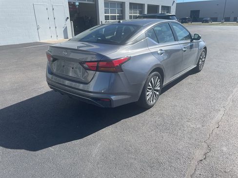 Used 2024 Nissan Altima 2.5 SV image 6