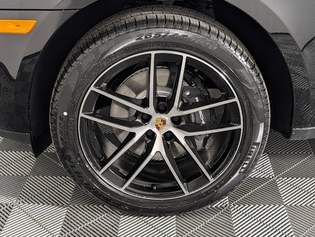 Certified 2026 Porsche Macan AWD/4WD image 11