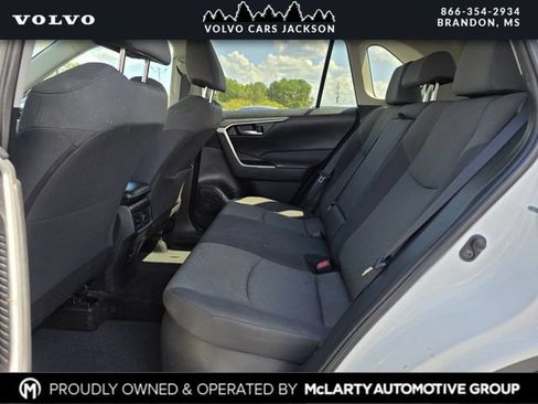 Used 2024 Toyota RAV4 XLE AWD/4WD image 18