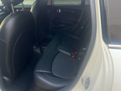 Used 2019 MINI Cooper 4-Door Hardtop image 17