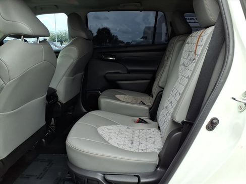 Used 2022 Toyota Highlander Bronze Edition image 22