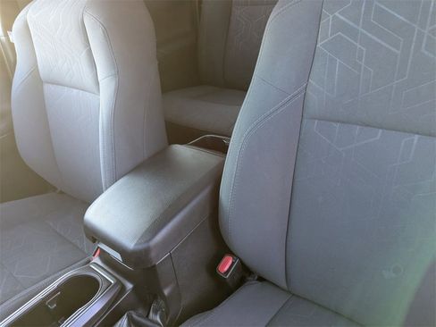 Used 2017 Toyota Tacoma TRD Sport image 16