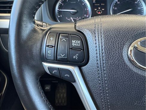 Used 2017 Toyota Highlander XLE FWD image 14