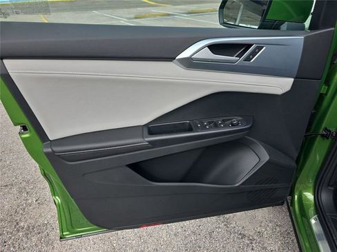 New 2026 Volkswagen Taos SE image 13