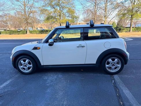 Used 2010 MINI Cooper Hardtop FWD image 4