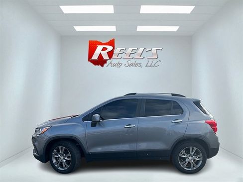 Used 2020 Chevrolet Trax LT w/ LT Convenience Package image 12