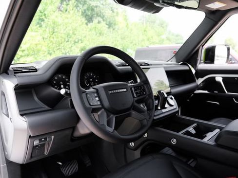 New 2026 Land Rover Defender 130 X-Dynamic SE AWD/4WD image 3