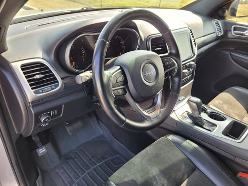 Used 2020 Jeep Grand Cherokee Altitude image 11
