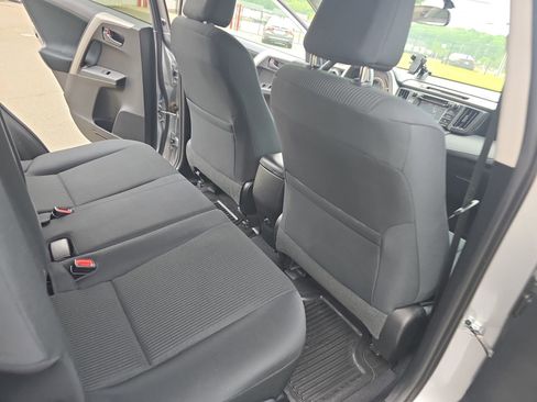 Used 2016 Toyota RAV4 LE FWD image 14