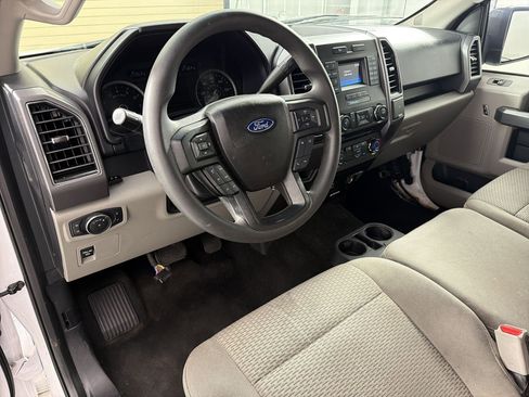 Used 2017 Ford F150 XLT RWD image 4