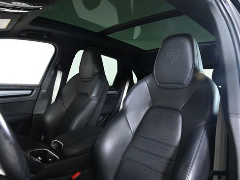 Certified 2023 Porsche Cayenne image 5