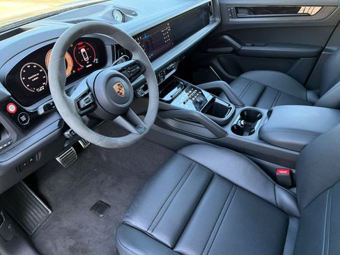 Certified 2026 Porsche Cayenne GTS AWD/4WD image 4