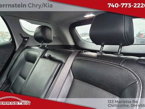 Used 2024 GMC Terrain SLT image 26