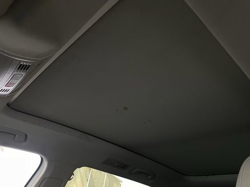 Used 2018 Volkswagen Tiguan SE w/ Panoramic Sunroof Package image 40