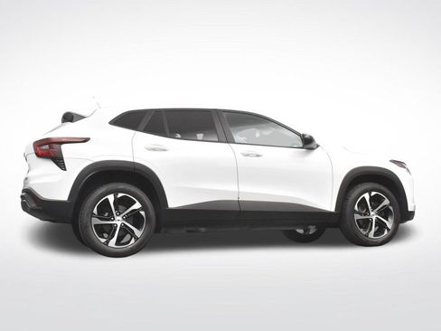 Used 2024 Chevrolet Trax RS FWD image 21