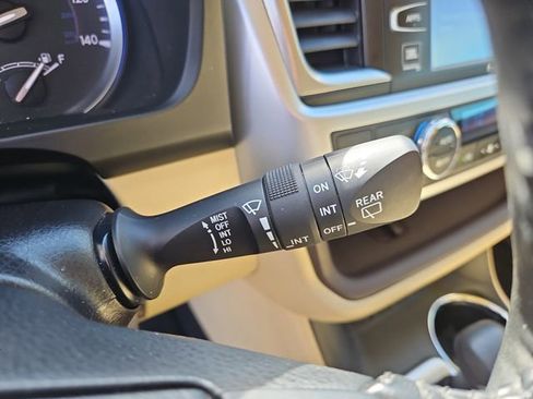 Used 2018 Toyota Highlander Limited FWD image 22