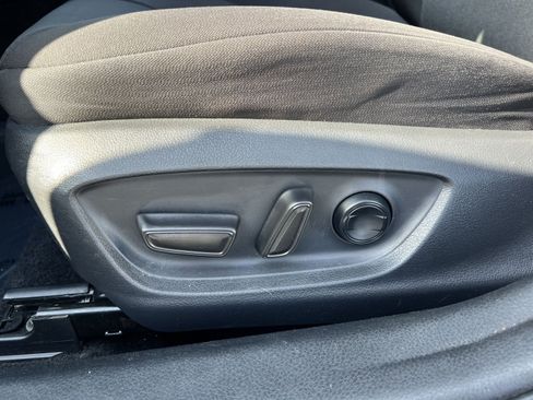 Used 2018 Toyota Camry LE FWD image 14