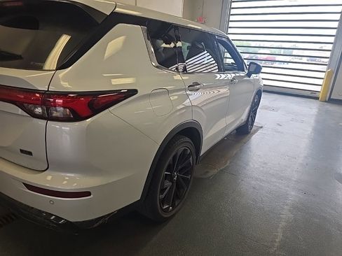Used 2023 Mitsubishi Outlander SE Black Edition AWD/4WD image 4
