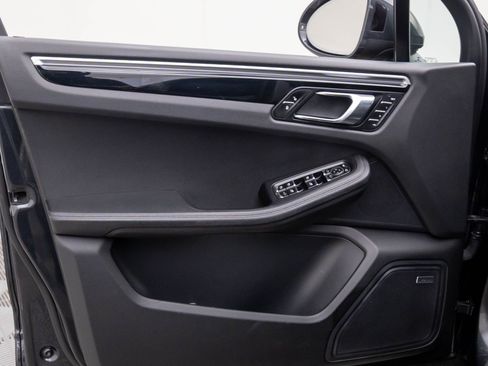 Used 2017 Porsche Macan image 12