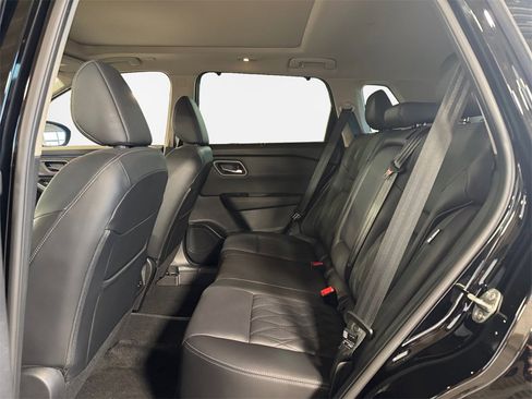 Used 2024 Nissan Rogue Platinum w/ Platinum Premium Package image 24