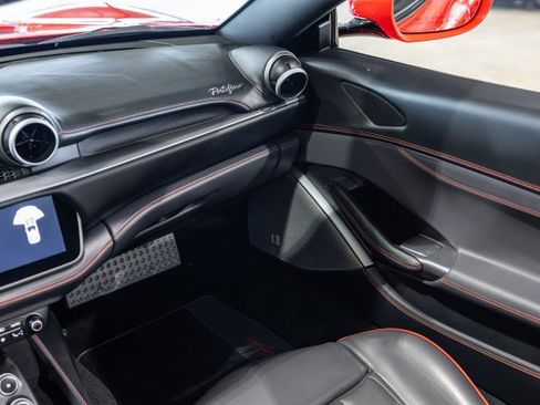 Used 2019 Ferrari Portofino RWD image 46
