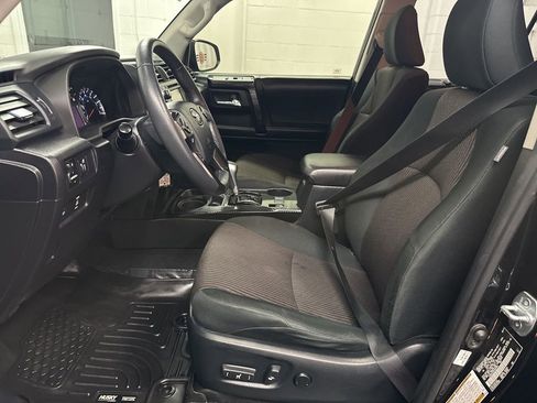 Used 2019 Toyota 4Runner TRD Off-Road AWD/4WD image 19