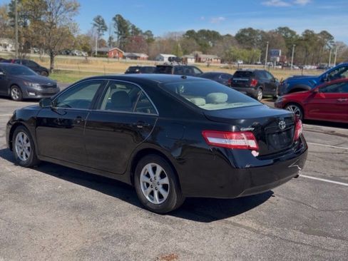 Used 2011 Toyota Camry LE image 3