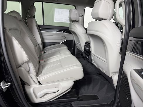 Used 2022 Jeep Wagoneer Series I image 41