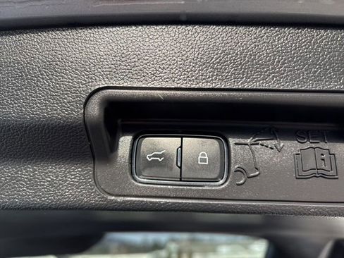 Used 2022 Ford Explorer XLT image 13