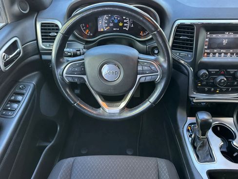 Used 2021 Jeep Grand Cherokee Laredo AWD/4WD image 14