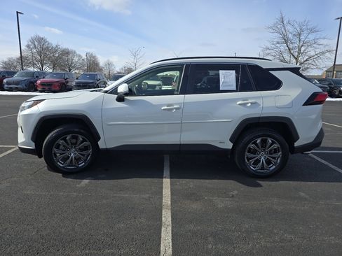 Used 2022 Toyota RAV4 XLE Premium image 15