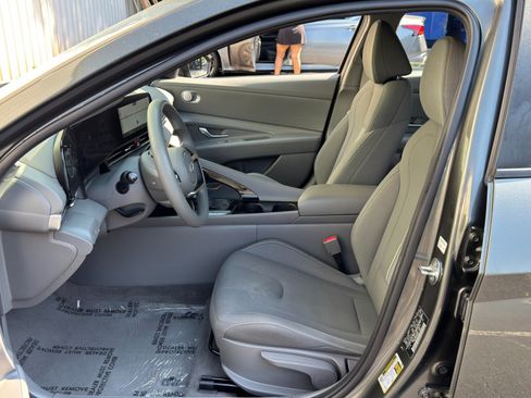 Used 2024 Hyundai Elantra Blue FWD image 15