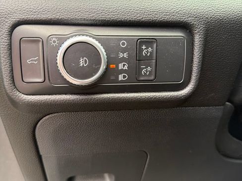 Used 2022 Ford Explorer XLT w/ Equipment Group 202A AWD/4WD image 10