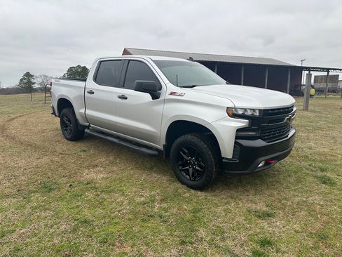 Used 2020 Chevrolet Silverado 1500 LT Trail Boss image 2