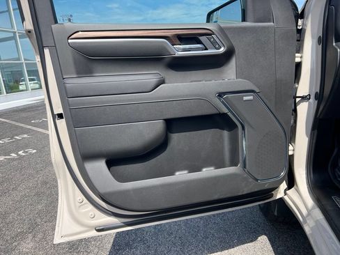 New 2026 Chevrolet Silverado 1500 RST w/ Z71 Off-Road Package AWD/4WD image 9