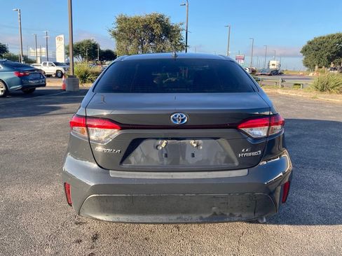 Used 2024 Toyota Corolla LE FWD image 5