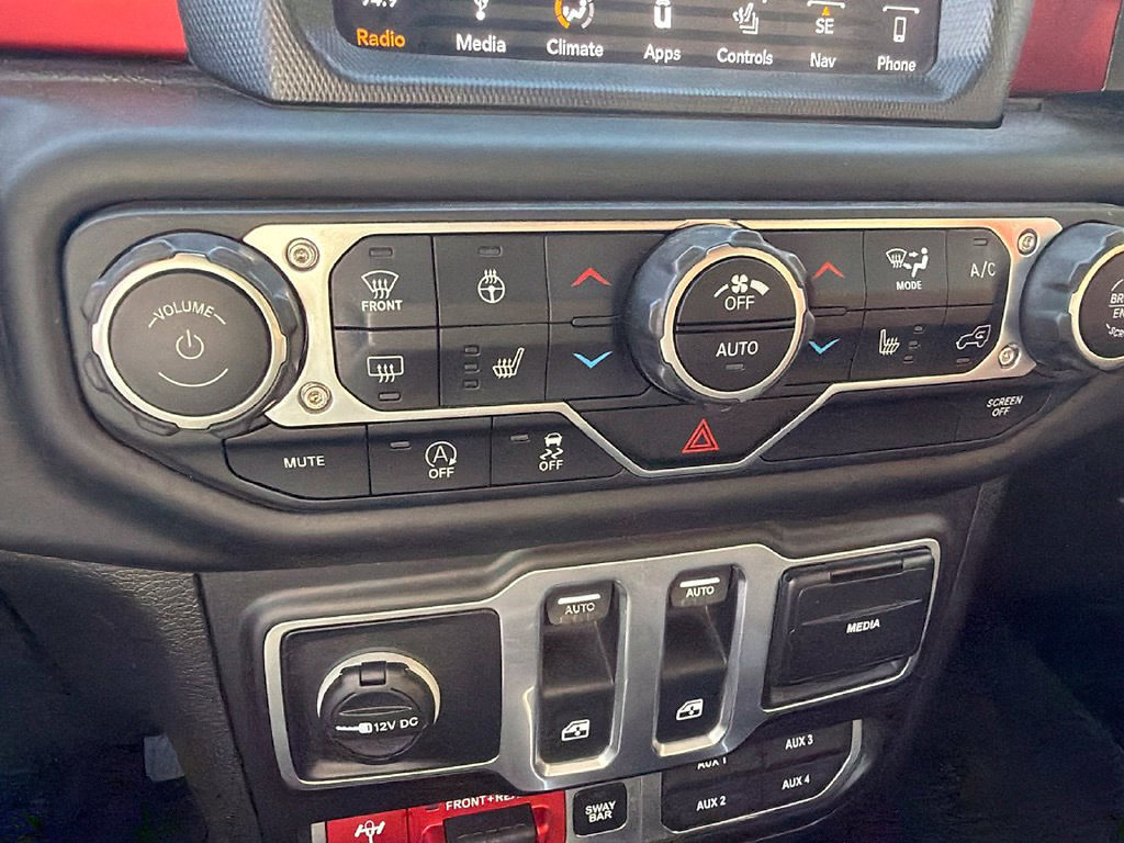 Used 2018 Jeep Wrangler Rubicon w/ Uconnect 4C Nav & Sound Group AWD/4WD image 14