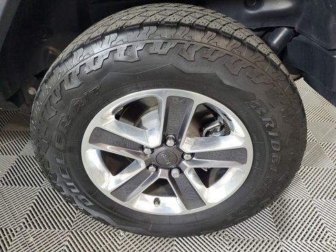Used 2020 Jeep Wrangler Unlimited Sahara AWD/4WD image 8