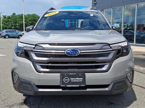 Used 2025 Subaru Forester Premium AWD/4WD image 2