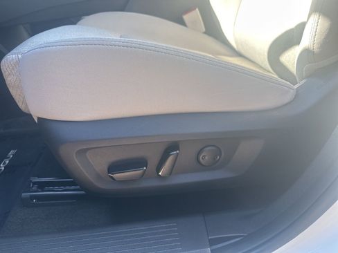 Used 2025 Nissan Rogue SV image 11