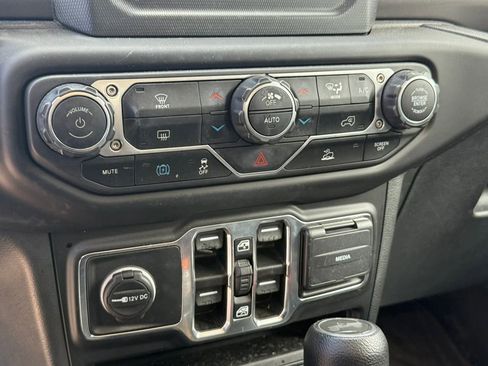 Used 2023 Jeep Wrangler Unlimited AWD/4WD image 15
