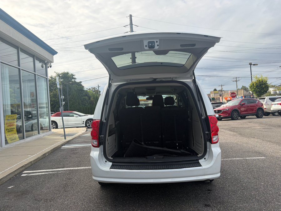 Used 2019 Dodge Grand Caravan SE FWD image 35