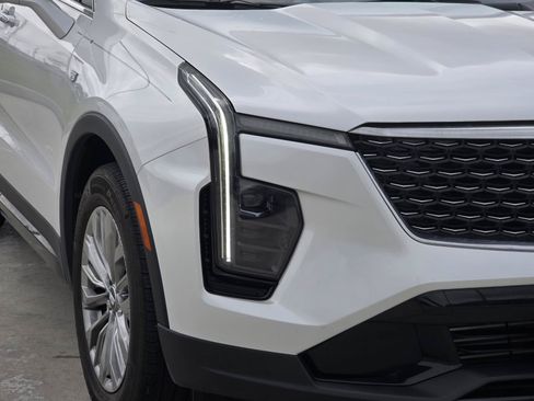 Certified 2025 Cadillac XT4 Premium Luxury w/ Cold Weather Package FWD image 9